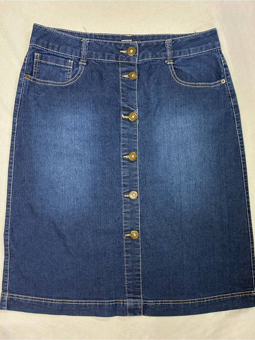 Baccini Size 10 Y2K 90’s inspired Style Button Front Stretch Denim Midi Skirt